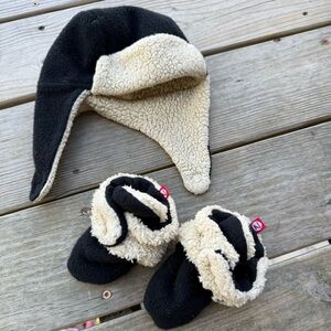 Zutano cozy furry bootie and trapper hat set - size 18M